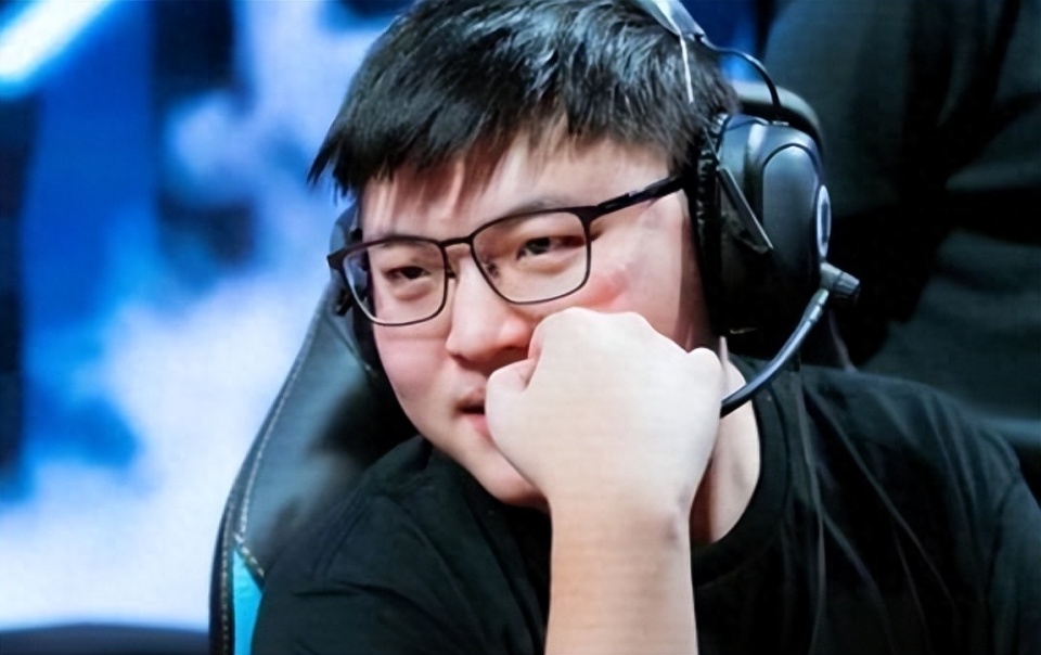 包含出色发挥首场状态出色,巴黎圣日耳曼观众沸腾!,Uzi重返赛场上演精彩一战的词条